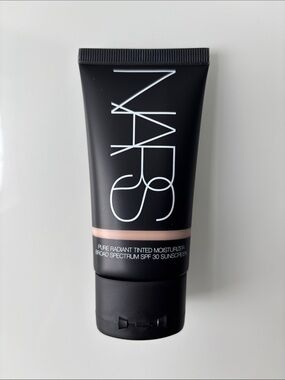 Nars Radiant Tinted Moisturizer spf 30 in Cuzco